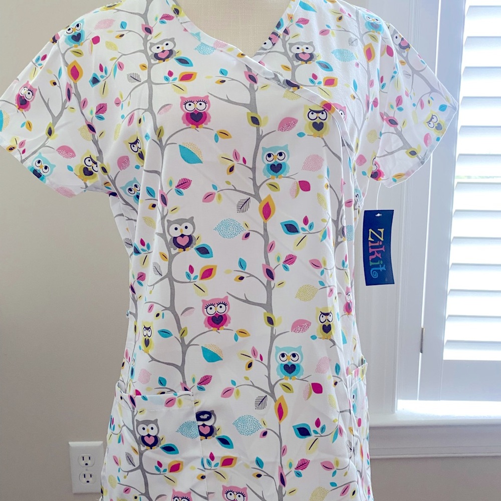 Cute Owl Zikit Scrub Top- NWT- size small